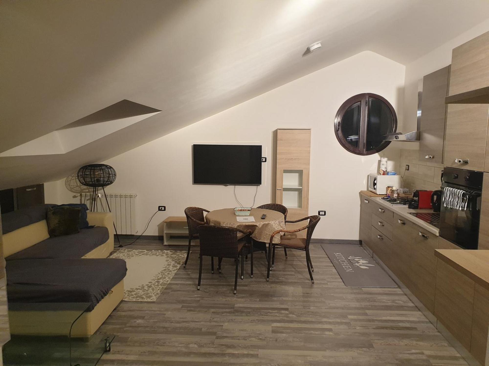 Angela'S Attic Apartment Voghera Bagian luar foto