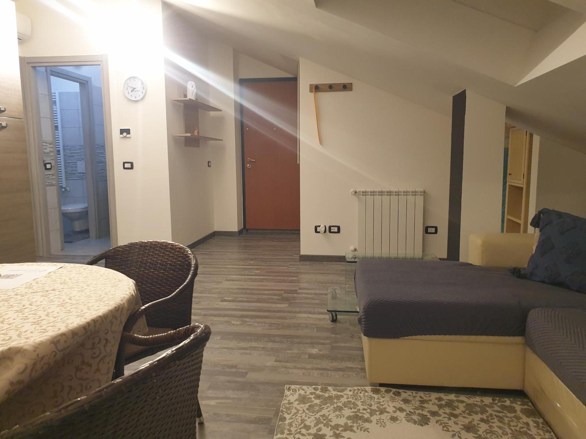 Angela'S Attic Apartment Voghera Bagian luar foto